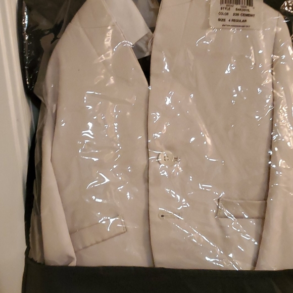 Suite - Picture 2 of 3